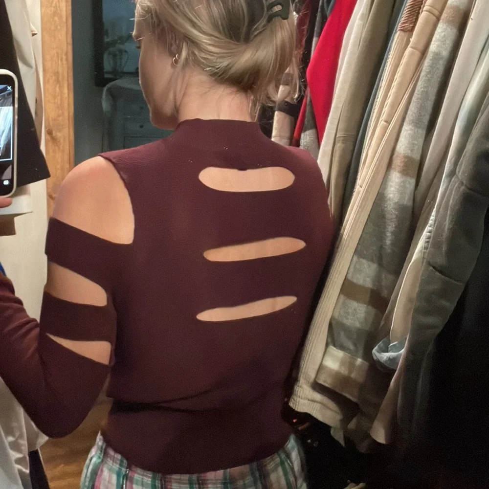 Express Sweater - Picture 3 of 4